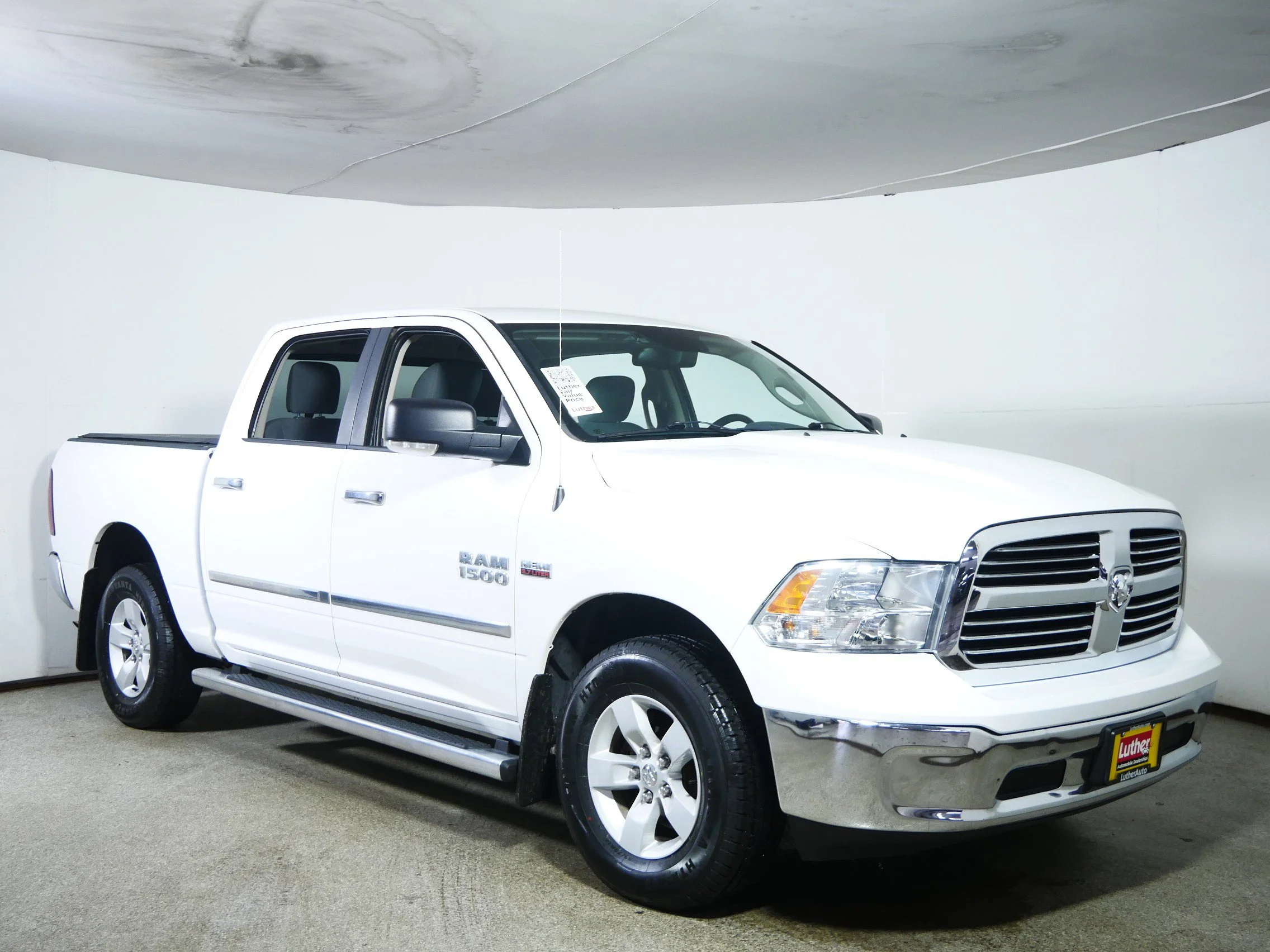2017 RAM 1500 SLT Crew Cab 4x4 5'7" Box's photo