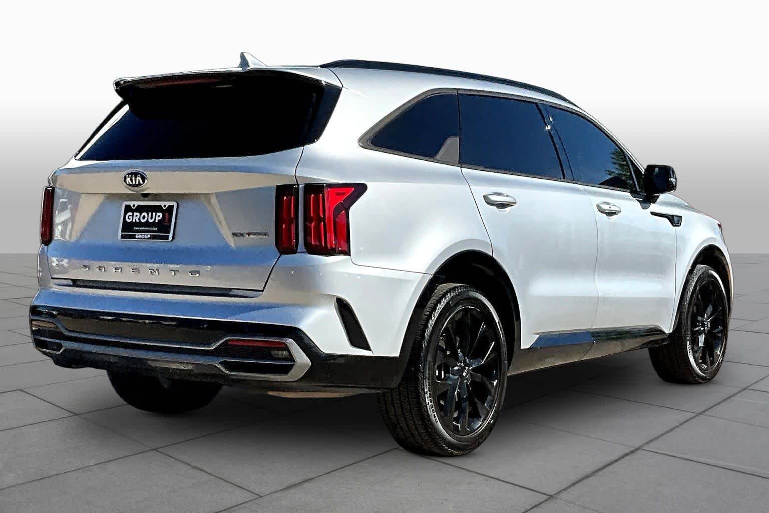 Used 2021 Sparkling Silver Kia SX image 13