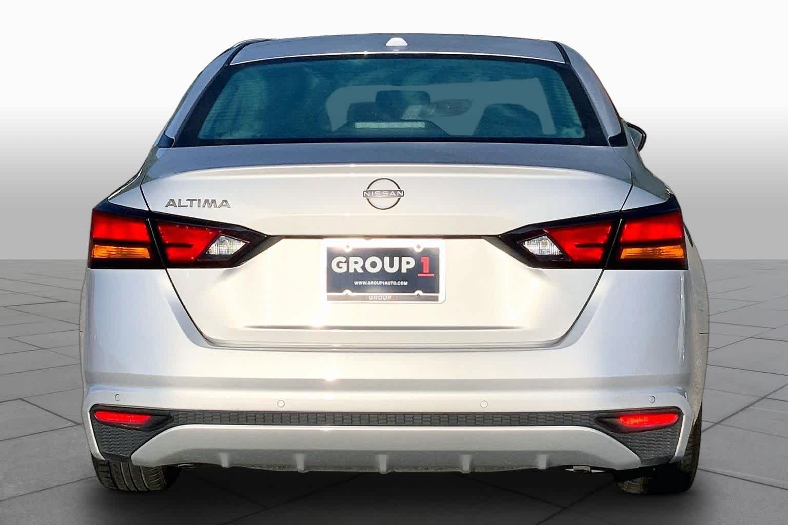 Used 2025 Brilliant Silver Metallic Nissan SV image 5