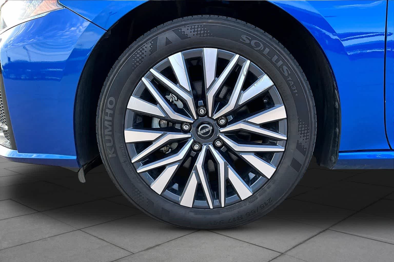 Used 2025 Bluestone Pearl Nissan SV image 10