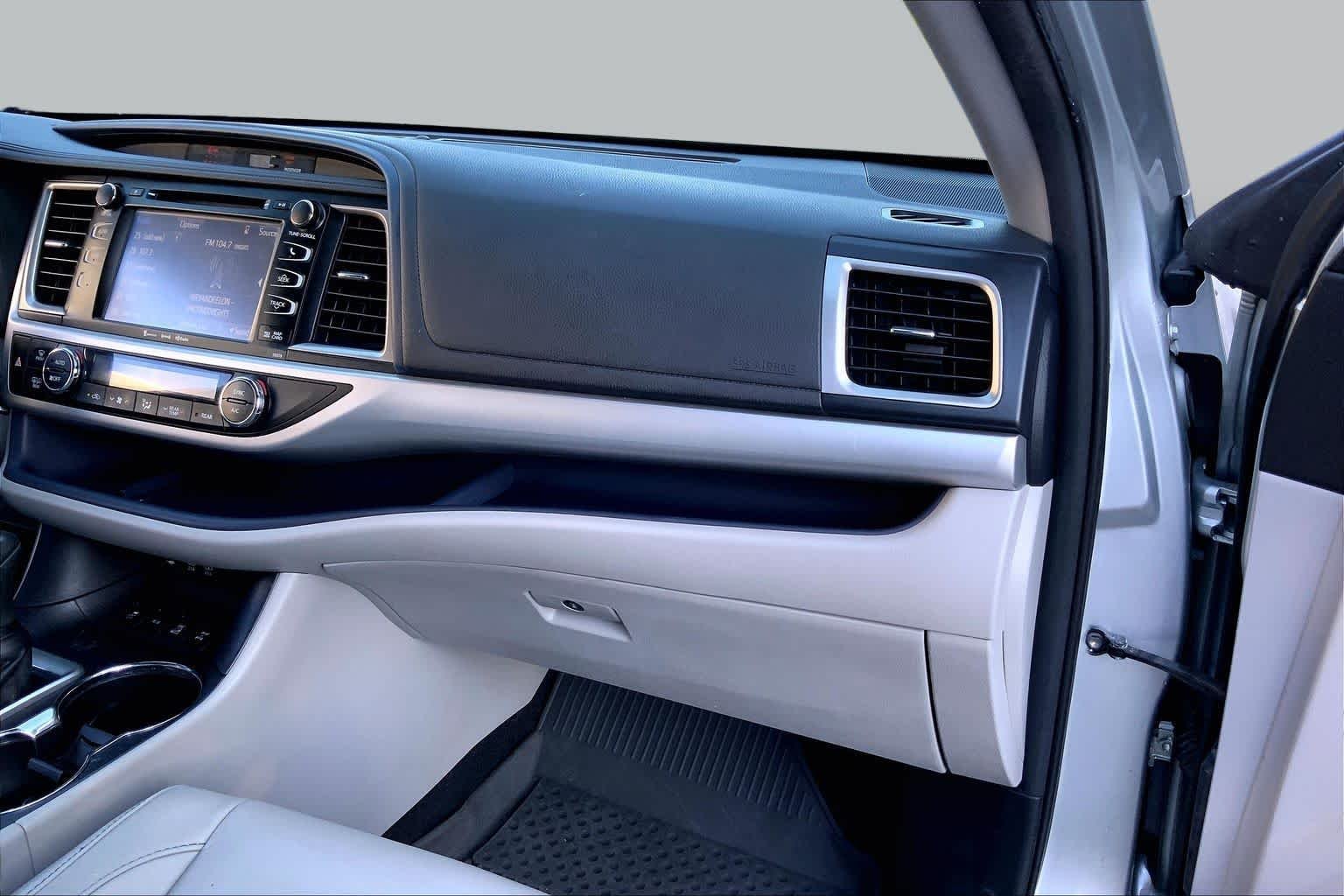 Used 2018 Celestial Silver Metallic Toyota XLE image 19