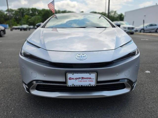 Used 2024  Toyota XSE Premium image 2