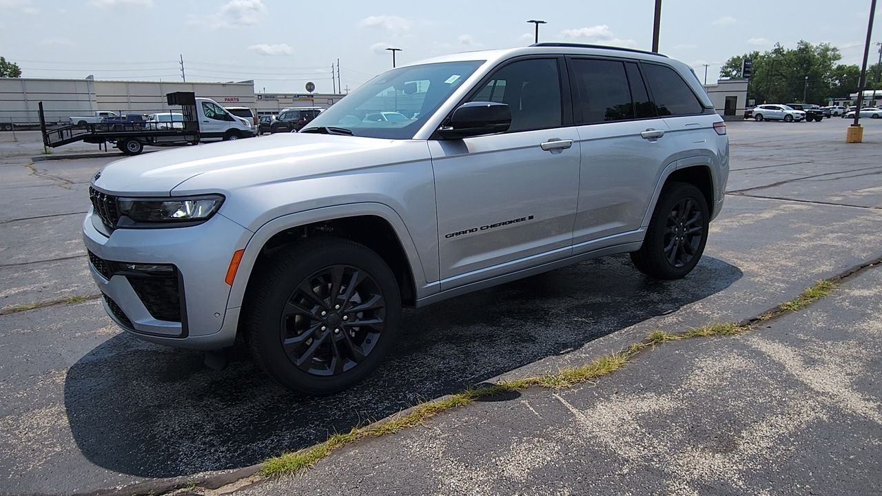 New 2026 Silver Jeep Limited Reserve image 4