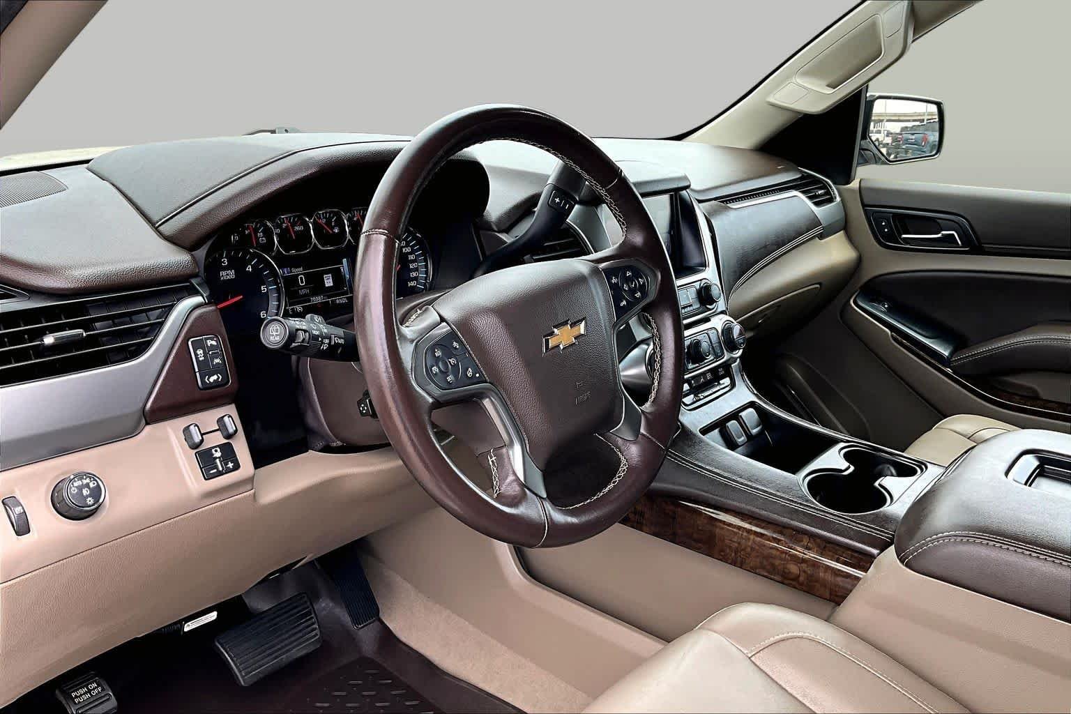Used 2019 Iridescent Pearl Tricoat Chevrolet LT image 17