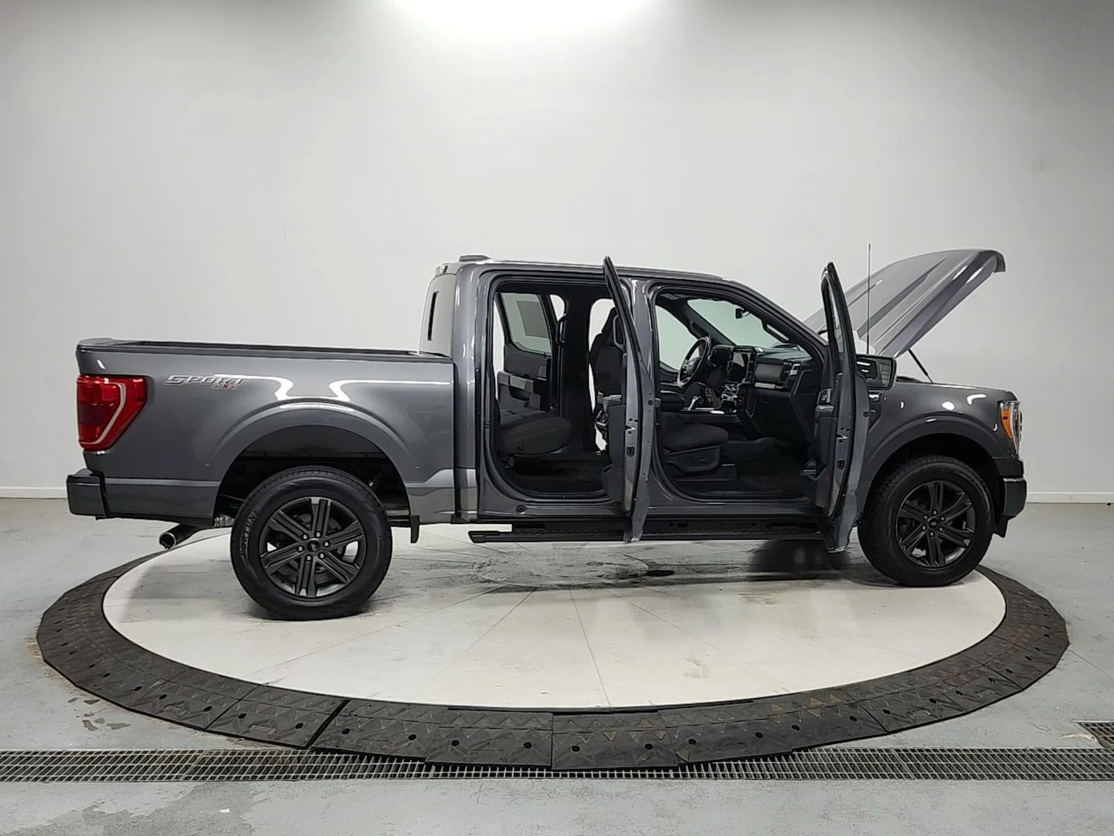 Used 2023 Gray Metallic Ford XLT image 16