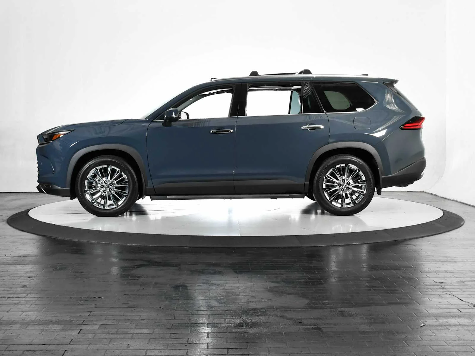 Pre-Owned 2025 Toyota Grand Highlander Platinum Sport Utility in