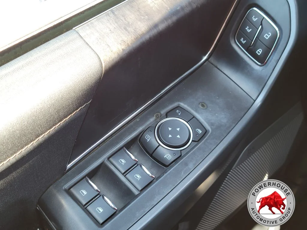 Used 2022  Ford Lariat image 27