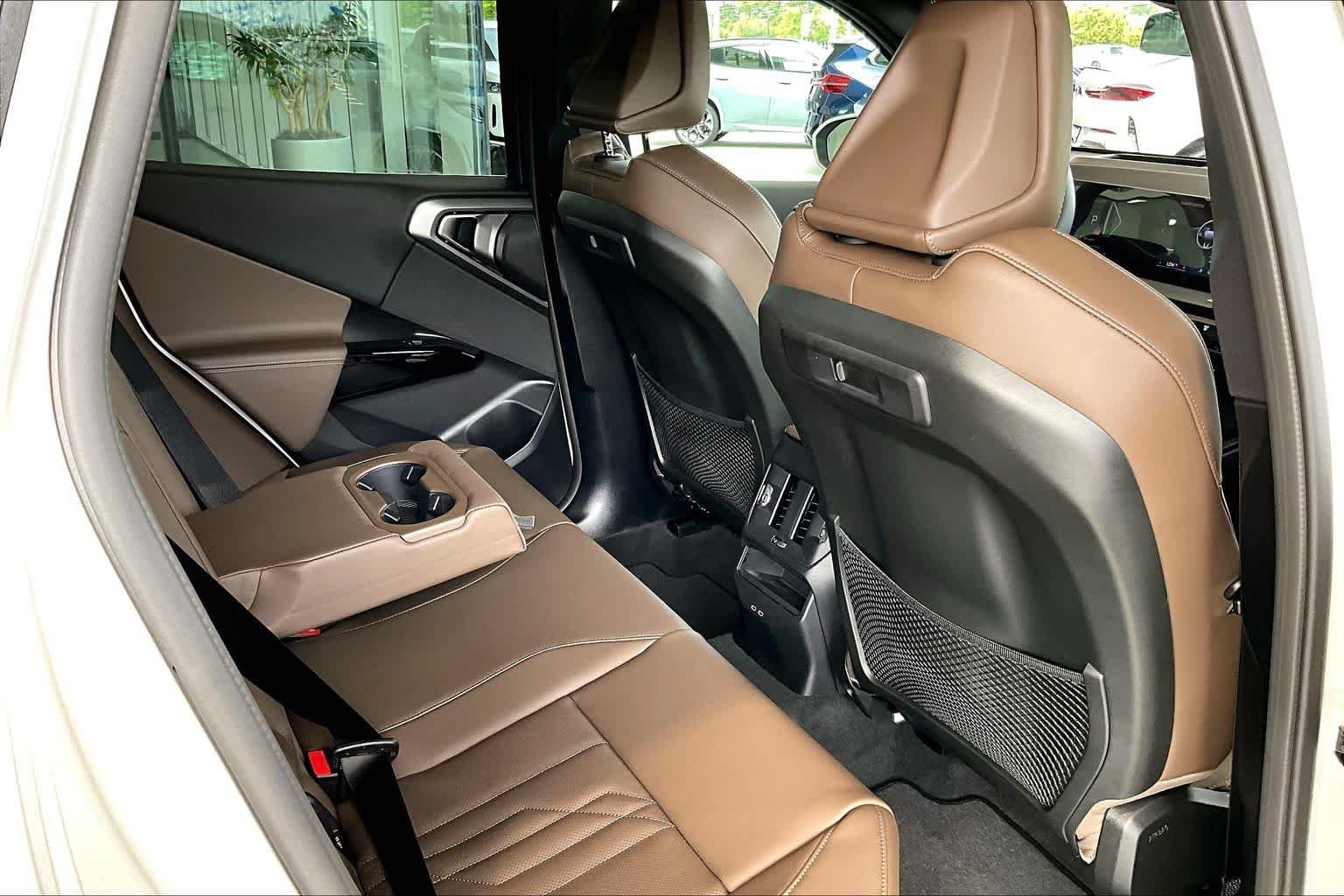 New 2026 Mineral White Metallic BMW 30 xDrive image 17