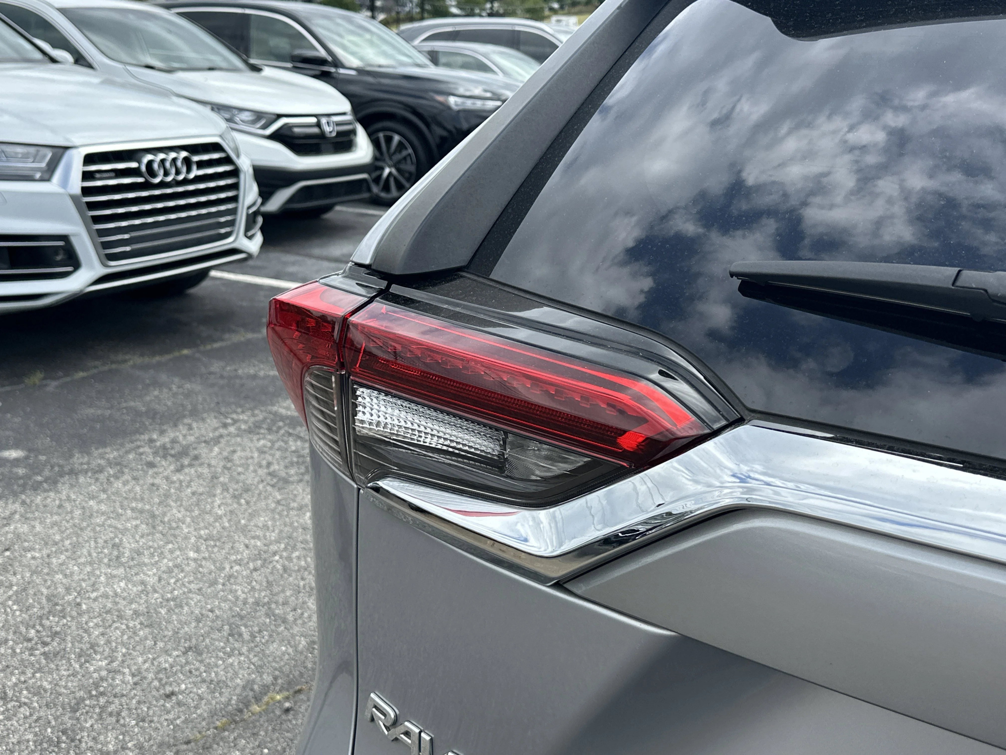 Used 2020 Silver Sky Metallic Toyota XLE image 20