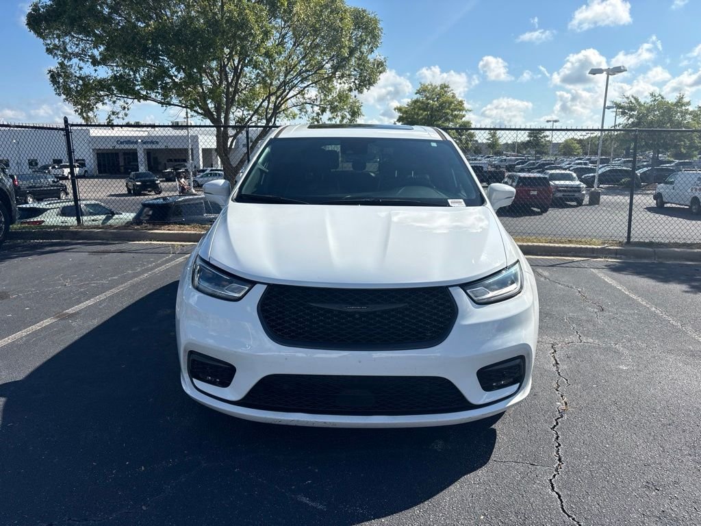Used 2022 White Chrysler Limited image 9