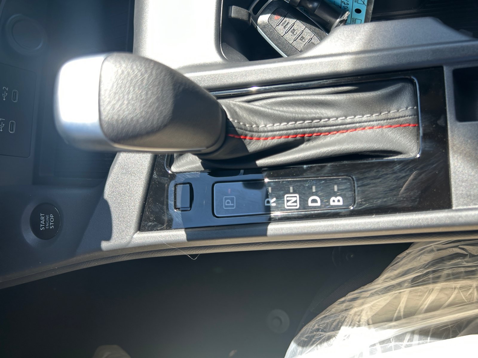 New 2027 Aspen White TriCoat / Super Black Two-tone Nissan SR image 23