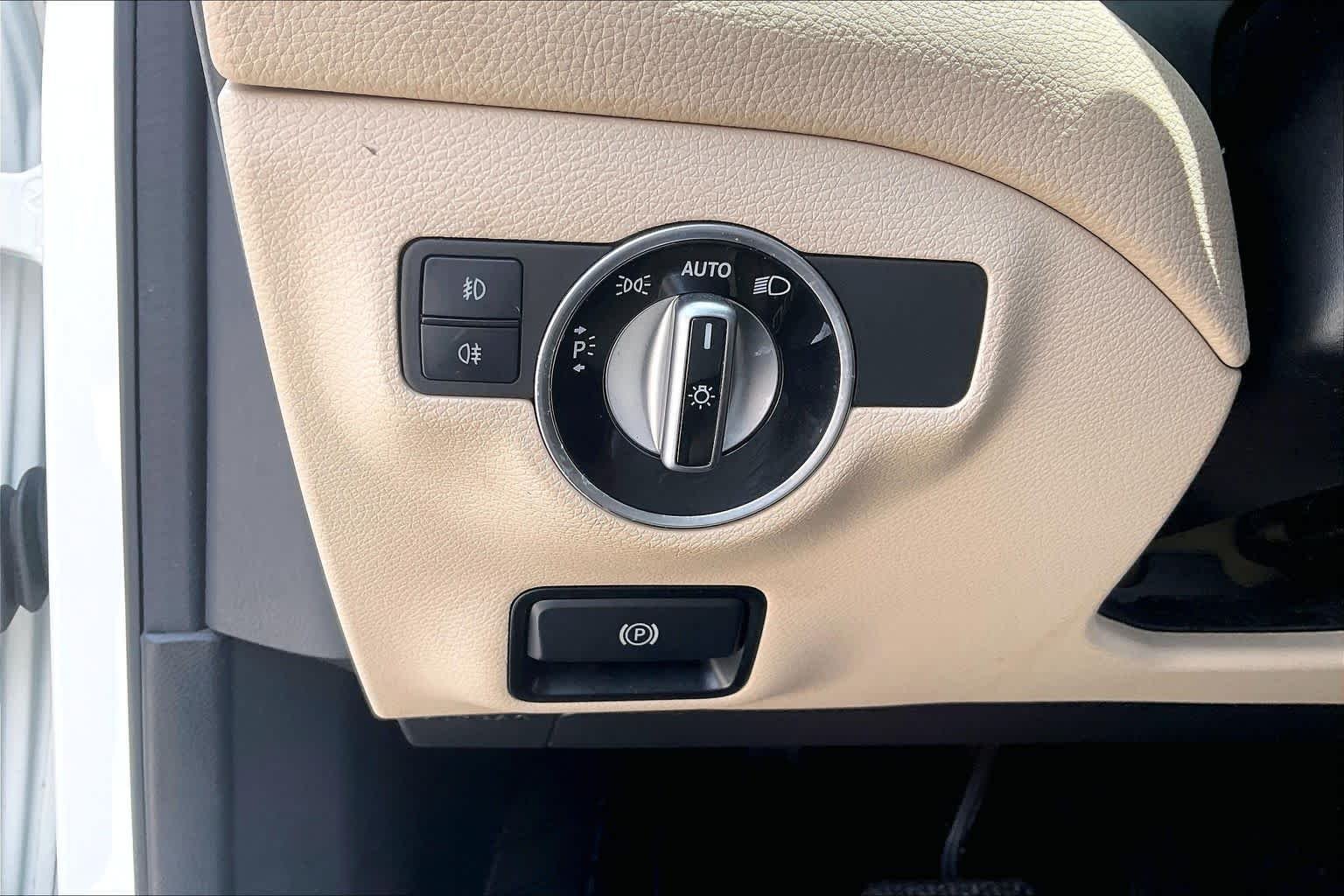 Used 2019 Polar White Mercedes-Benz GLA 250 image 14