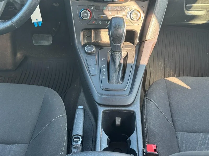 Used 2017 Shadow Black Ford SE image 15