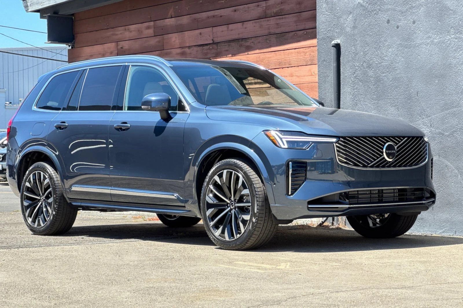 New 2026 Denim Blue Volvo T8 Plus 7-Seater image 9