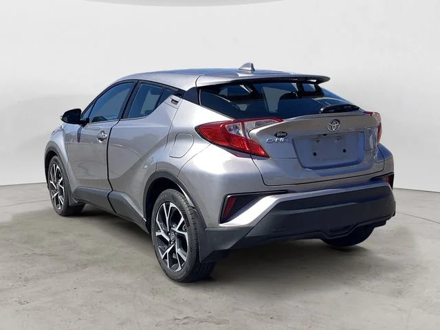 Used 2020 Silver Toyota XLE image 3
