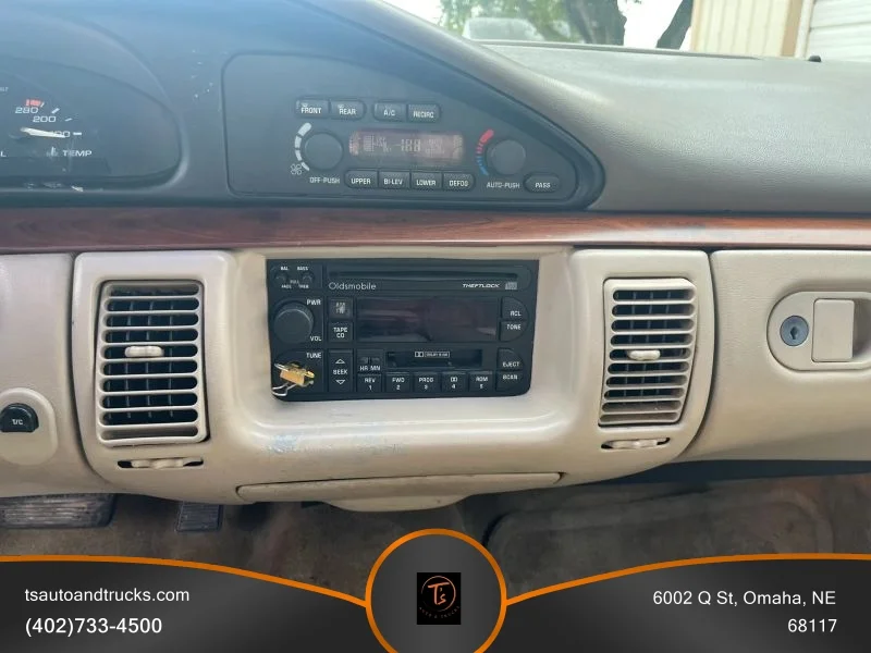 Used 1998 Gold Oldsmobile Sedan 4D image 22