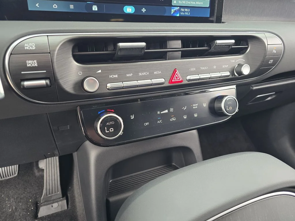 New 2026 White Hyundai Blue SEL image 25