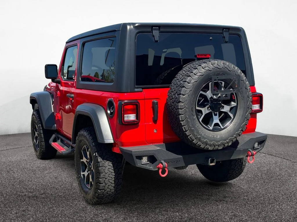 Used 2019 Red Jeep Sport S image 3