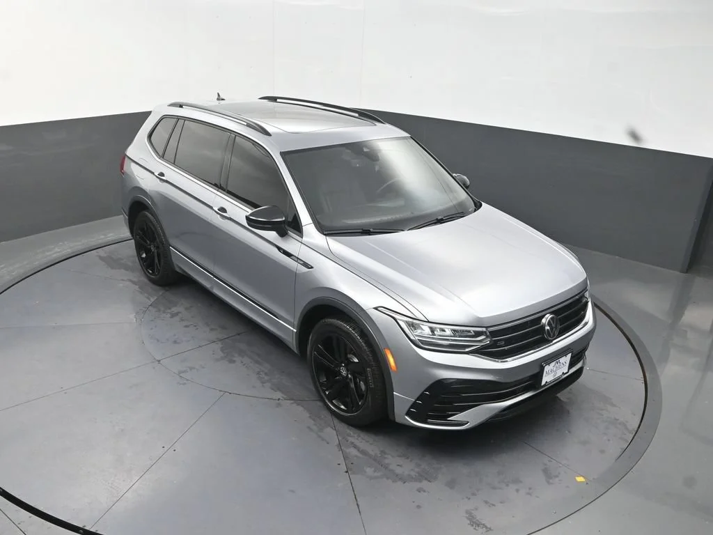 Used 2024  Volkswagen 2.0T SE R-Line Black image 14