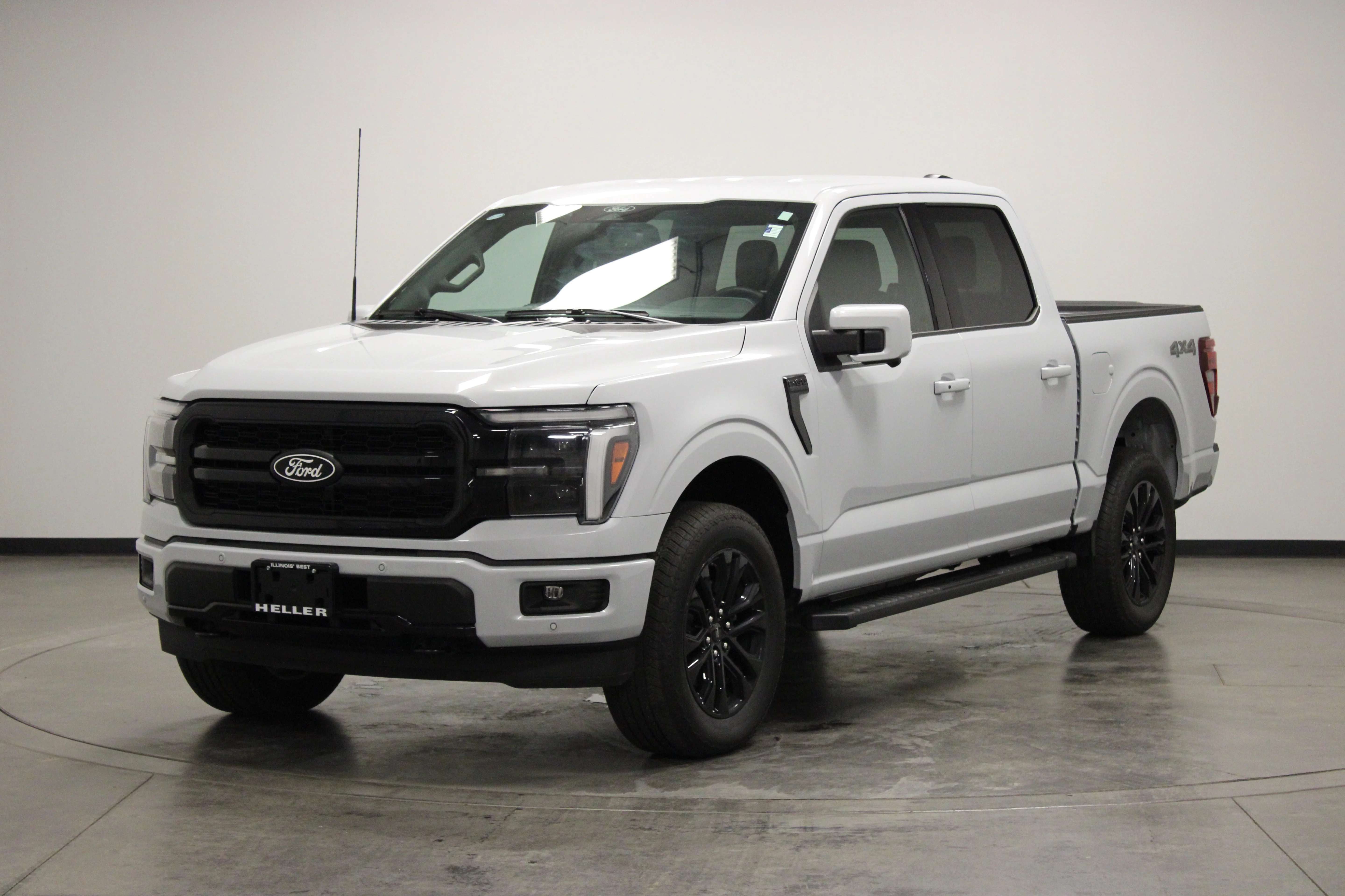 Used 2025 Space White Metallic Ford LARIAT image 5