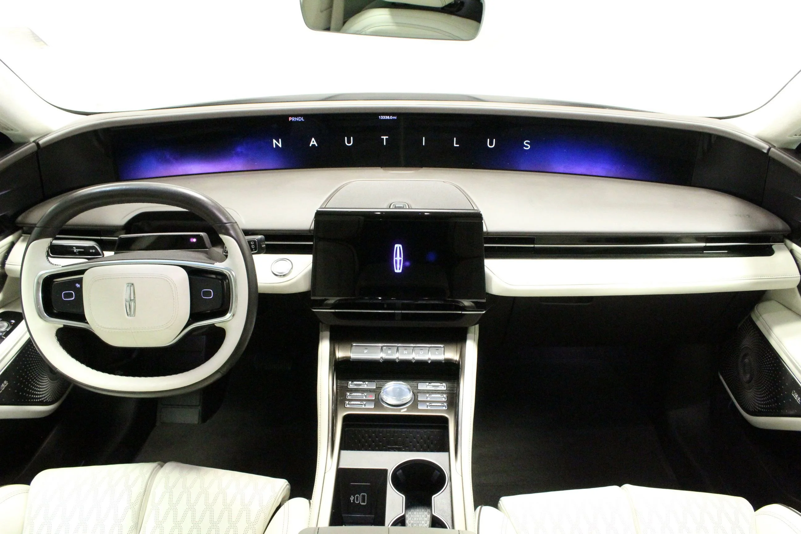 Used 2024 White Platinum Clearcoat Metallic Lincoln Black Label image 20