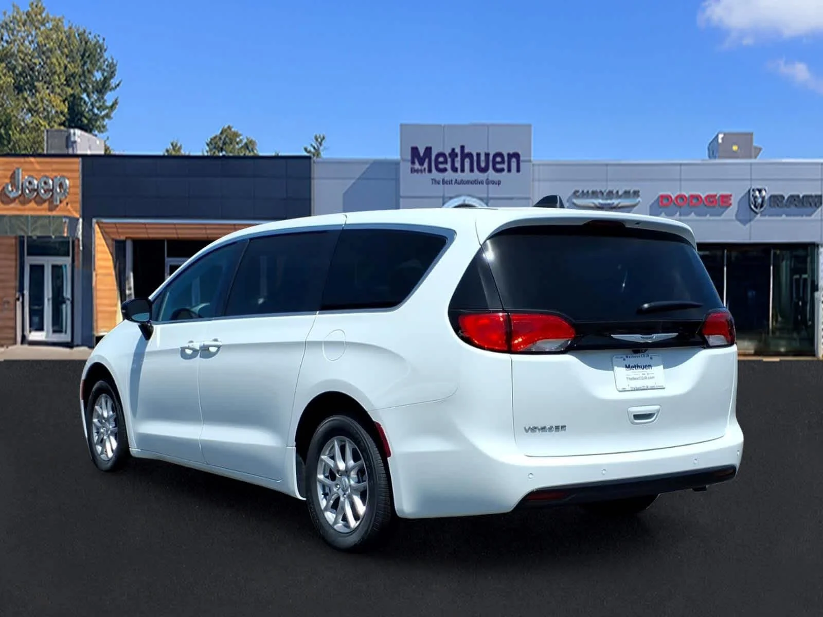 New 2026 Bright White Clearcoat Chrysler LX image 4