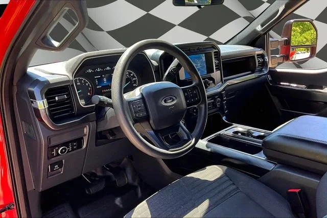 Used 2023  Ford XL image 13