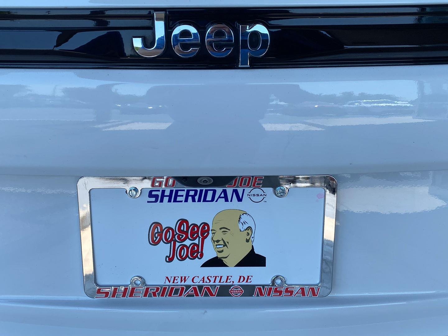 Used 2023 Bright White Clearcoat Jeep Limited image 8