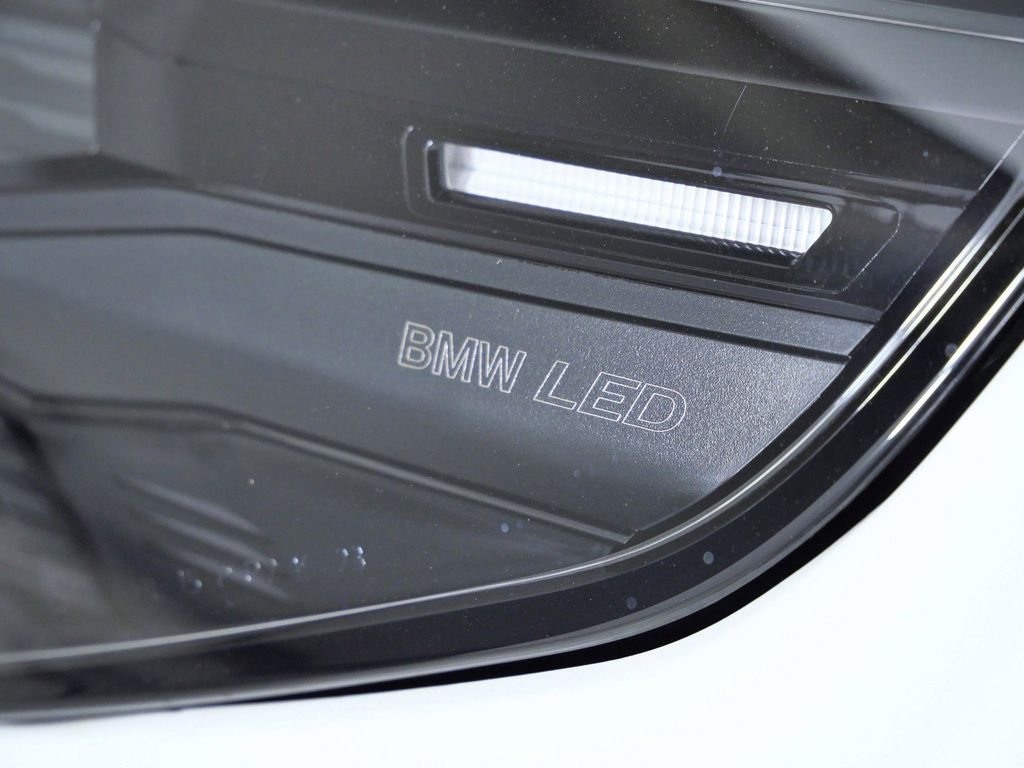 New 2026 Alpine White BMW Base image 4
