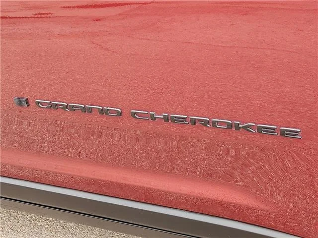 Used 2023 Red Jeep Altitude 4x4 image 7