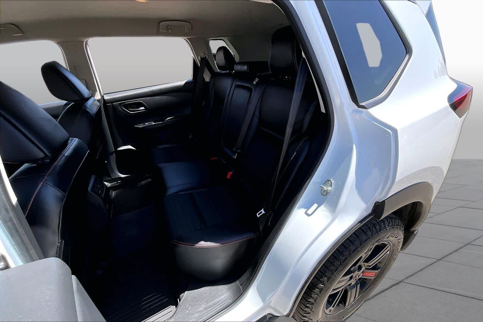 Used 2026 Everest White Pearl Tricoat Nissan Rock Creek image 20