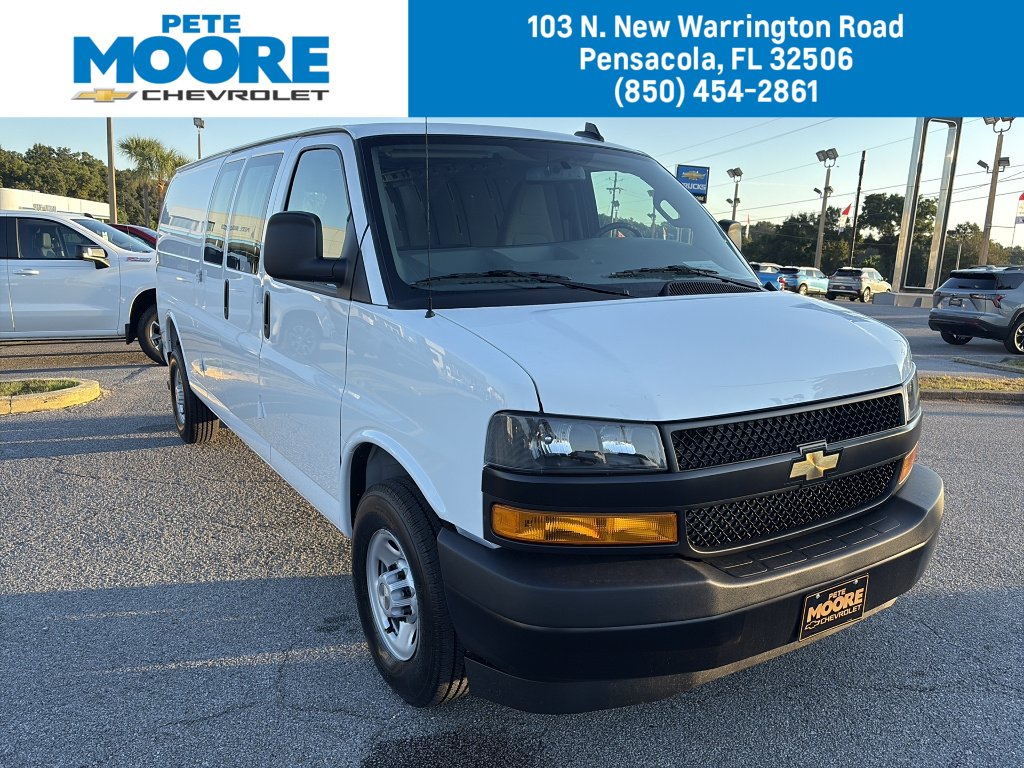 2025 Chevrolet Express 3500 Extended Work Van's photo