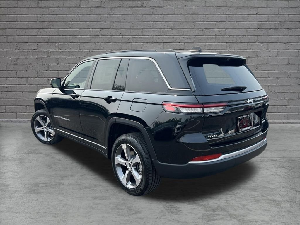New 2026 Diamond Black Crystal Pearlcoat Jeep Limited image 5