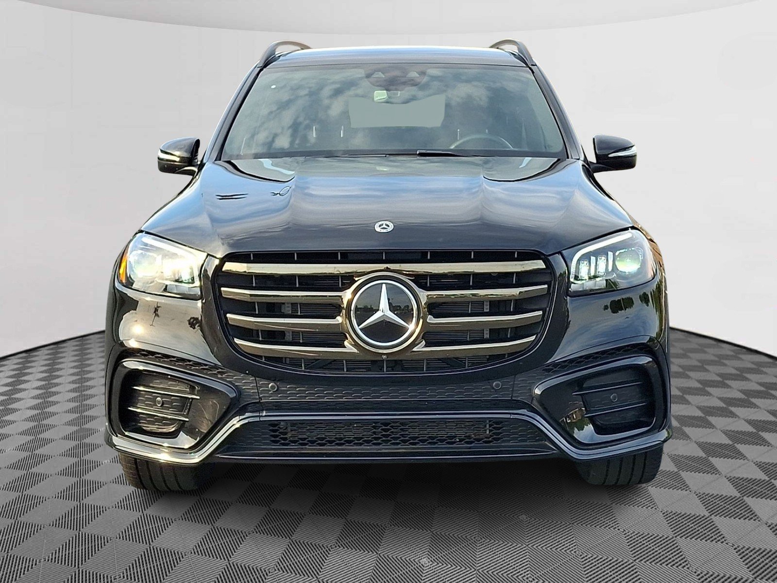 Used 2026 Black - 040 Mercedes-Benz 4MATIC® image 2
