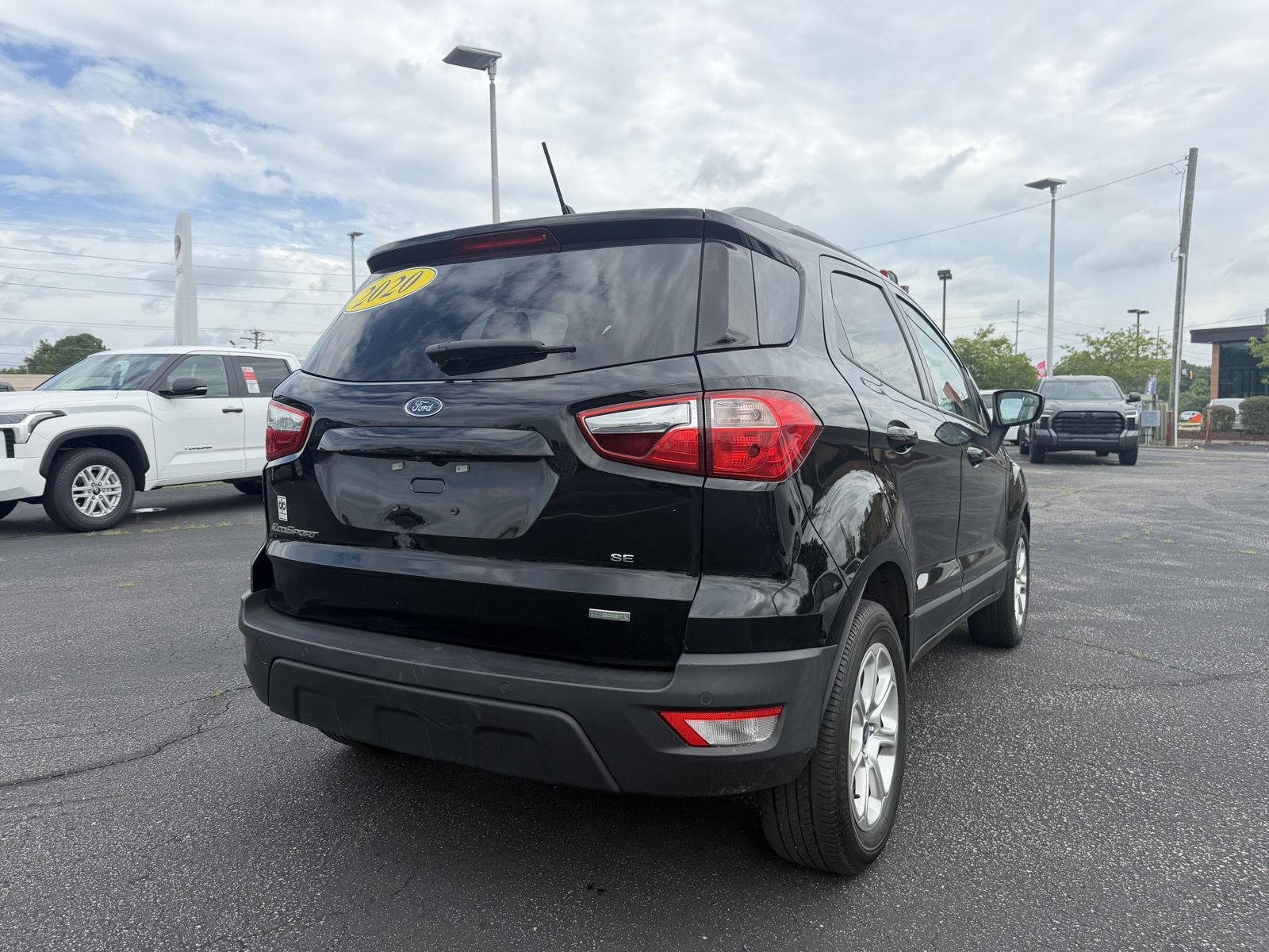 Used 2020 Shadow Black Ford SE image 7