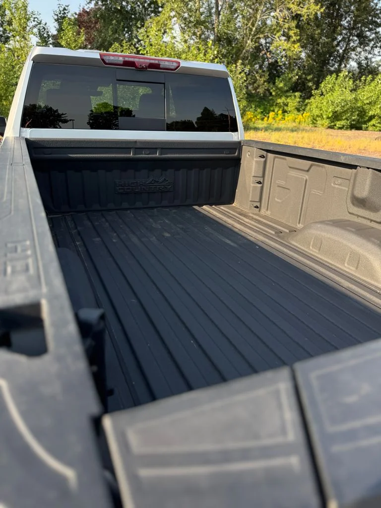 Used 2022 Silver Ice Metallic Chevrolet High Country image 11