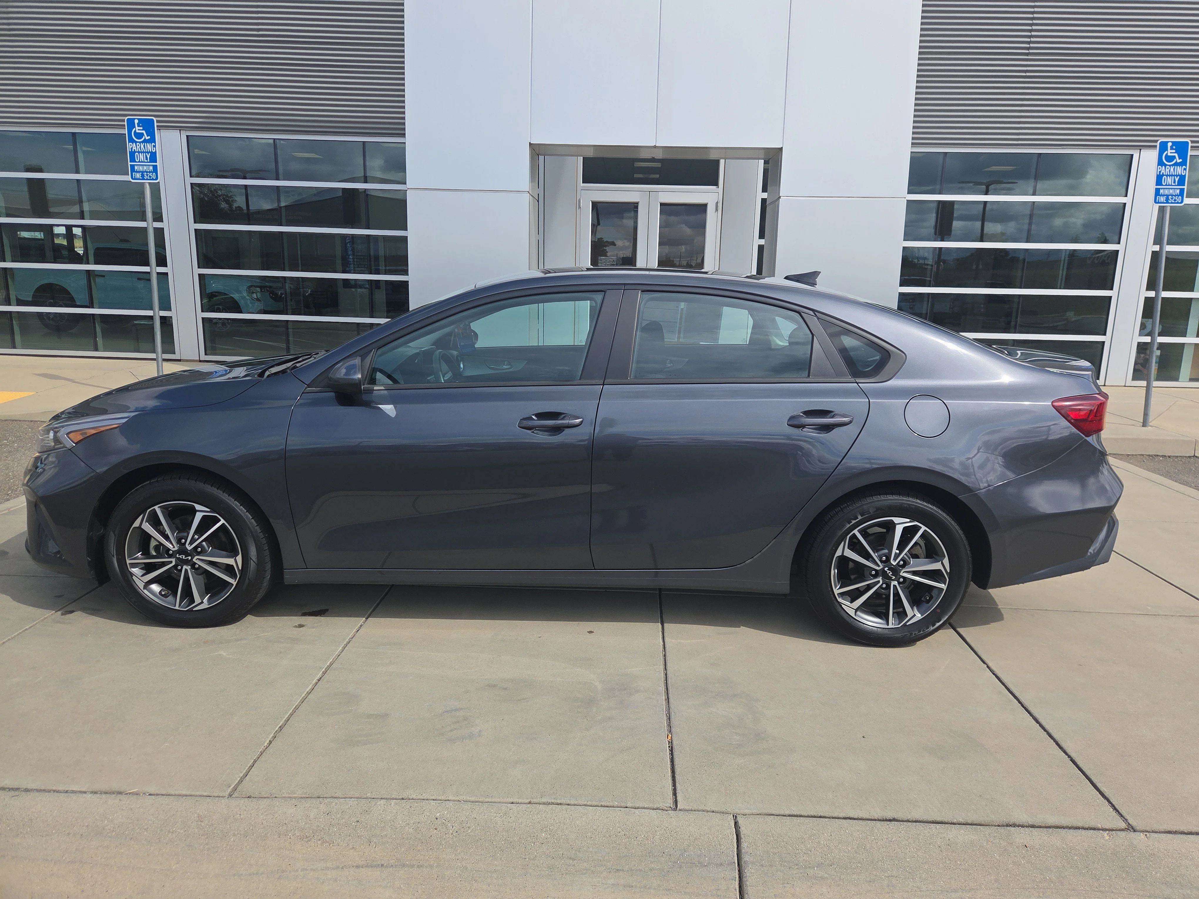 Used 2023 Gravity Gray Kia LXS image 2