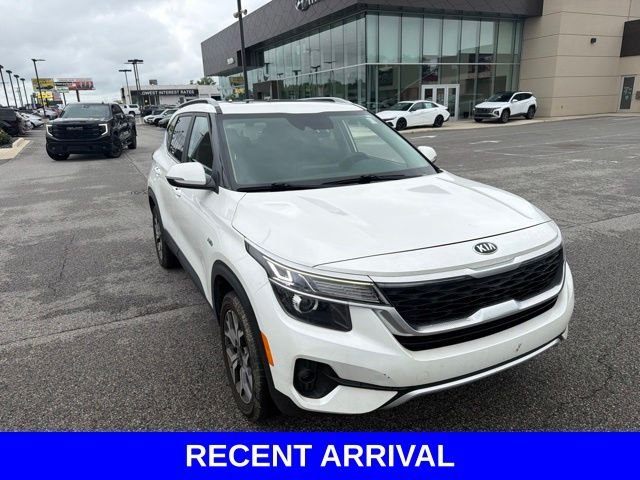 Used 2021 White Kia EX image 27