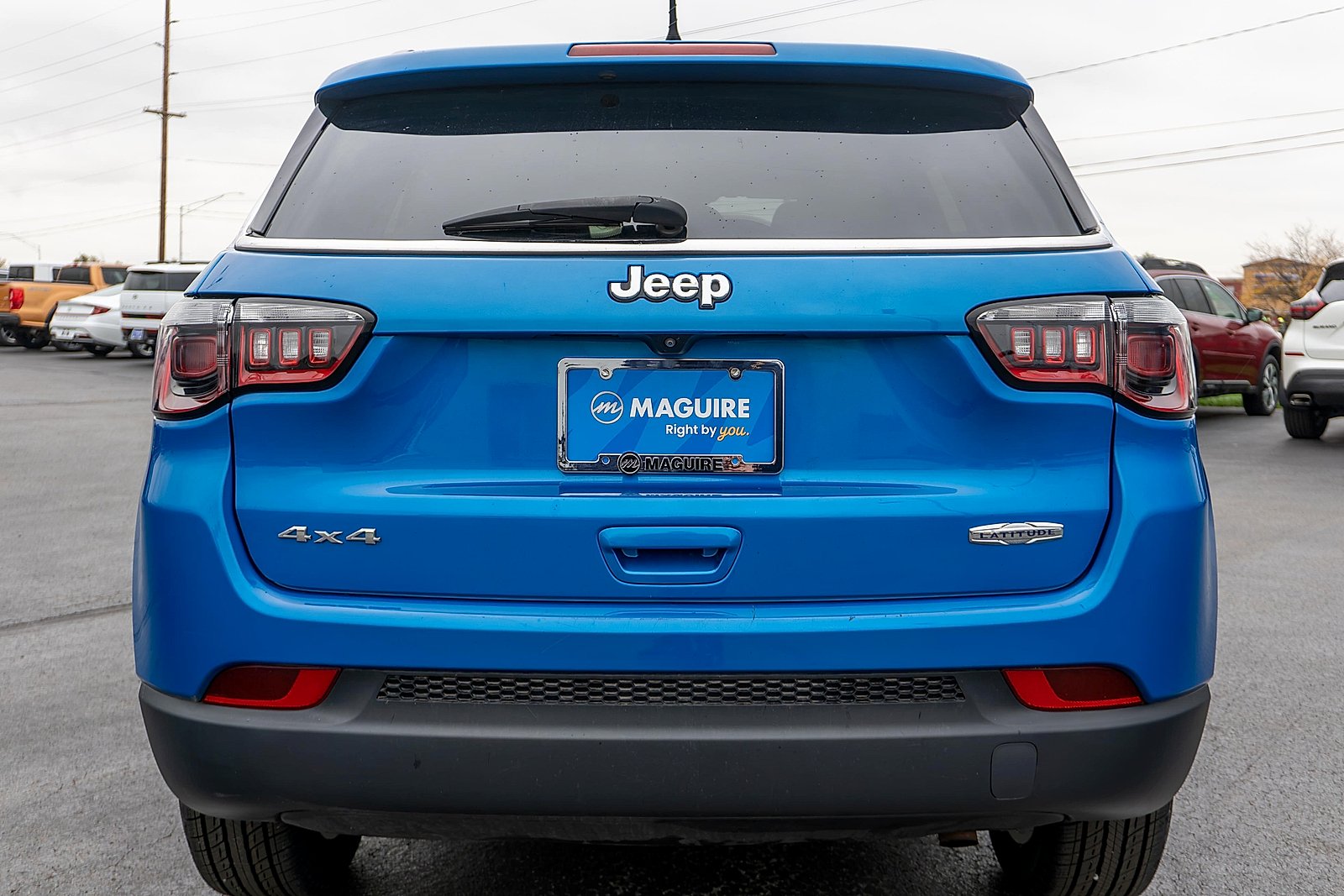 Used 2022 Laser Blue Pearlcoat Jeep Latitude 4x4 image 7