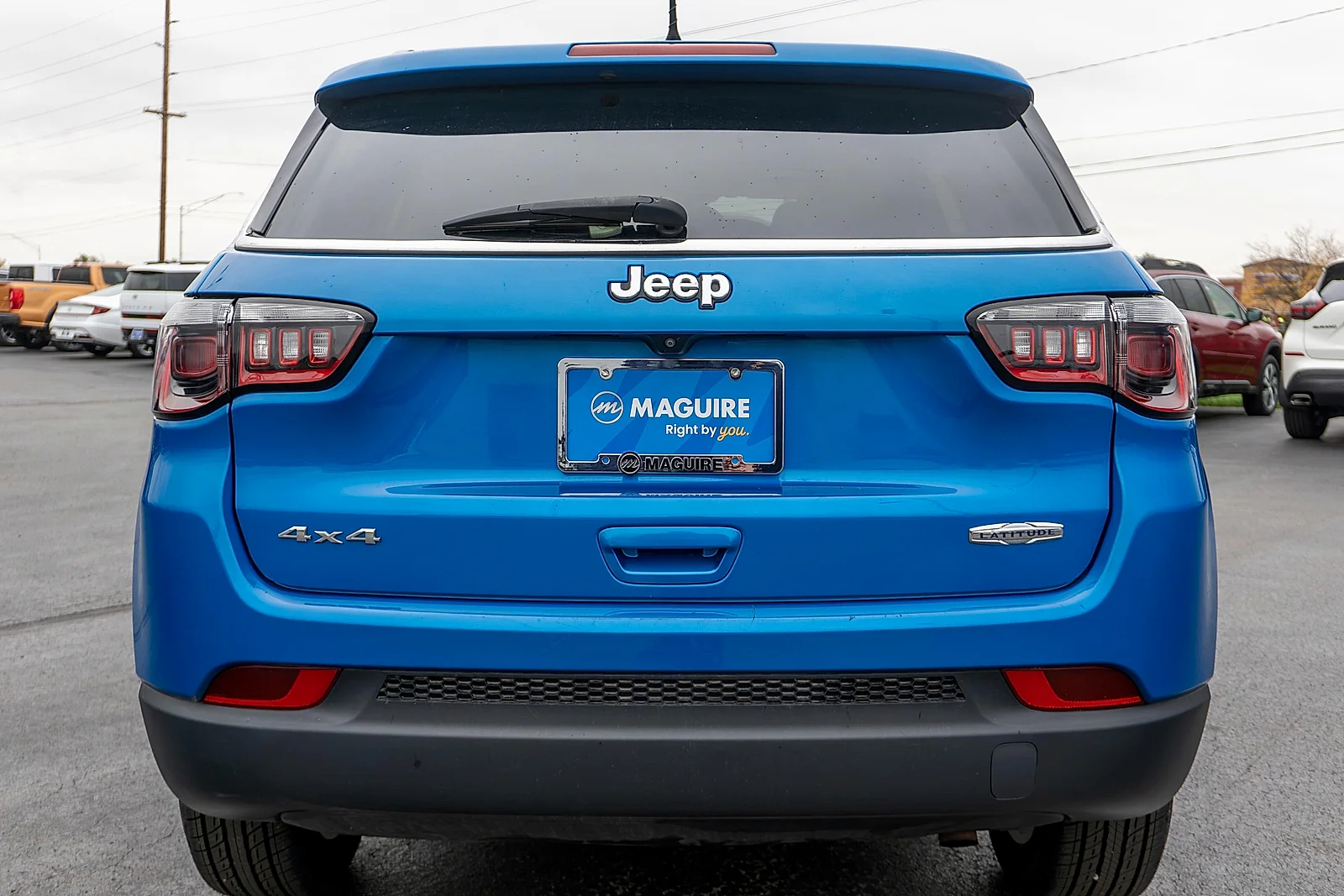 Used 2022 Laser Blue Pearlcoat Jeep Latitude 4x4 image 7