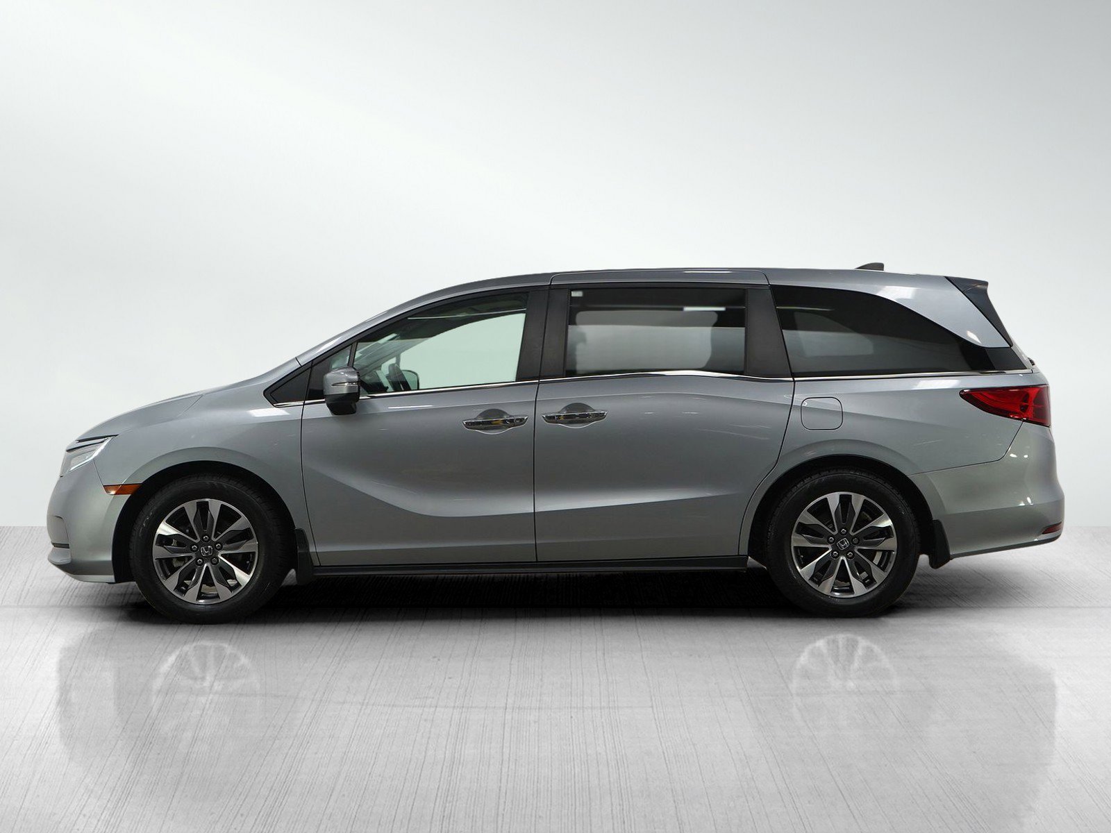 Used 2021 Honda Odyssey EX-L with VIN 5FNRL6H71MB035107 for sale in Burnsville, Minnesota