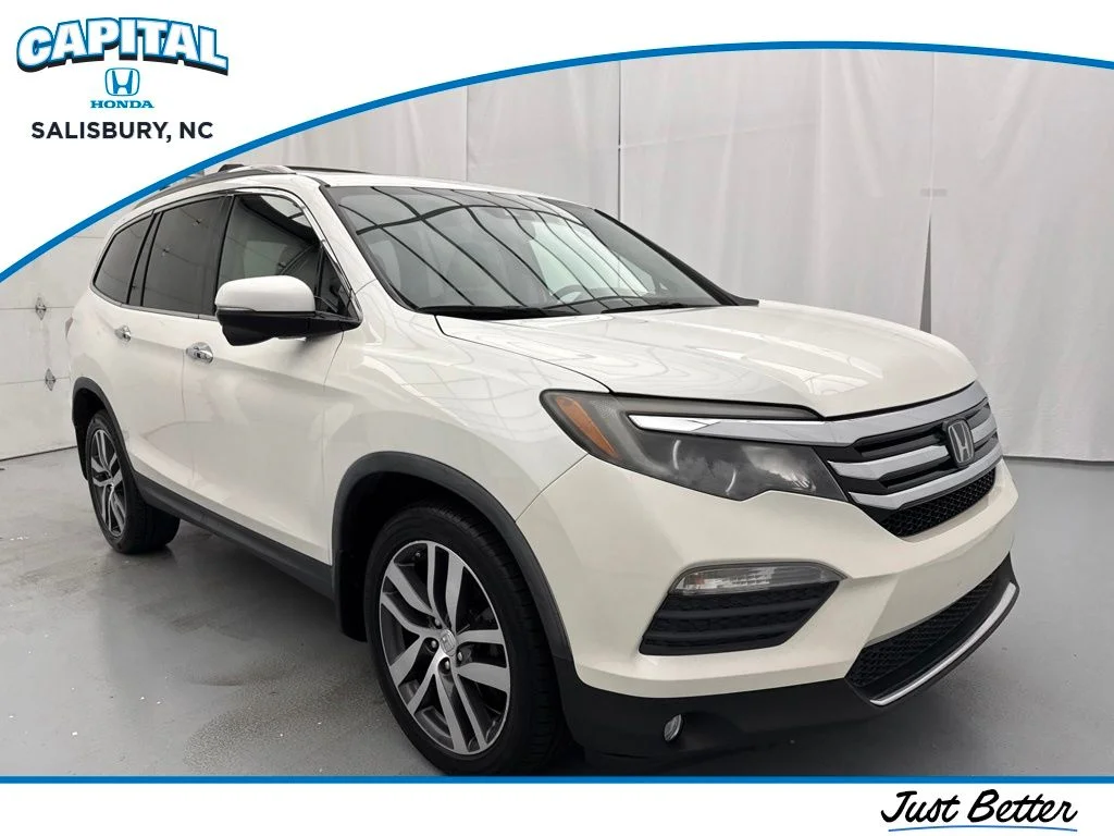 Used 2016 White Honda Touring image 1