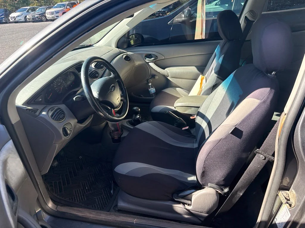 Used 2004  Ford ZX3 image 5