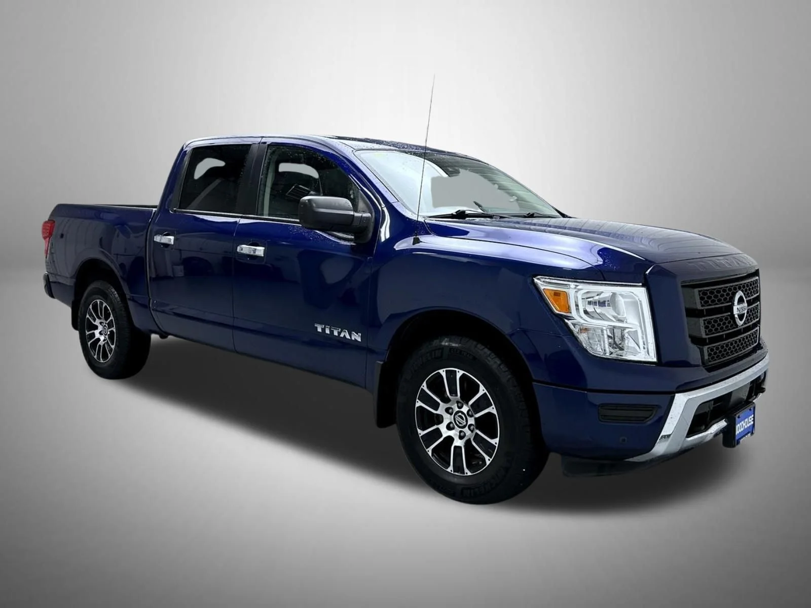 Used 2021 Blue Nissan SV image 3