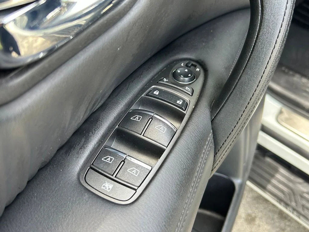 Certified Used 2022 White Nissan SL image 32