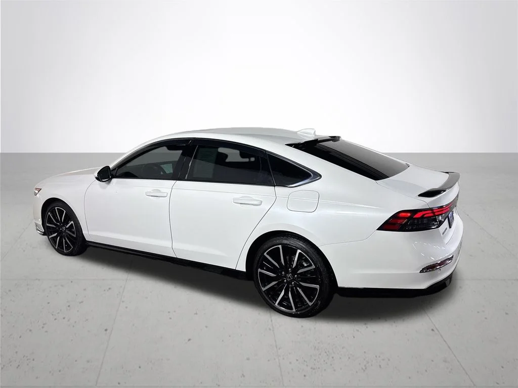 Used 2025 White Honda Touring image 8