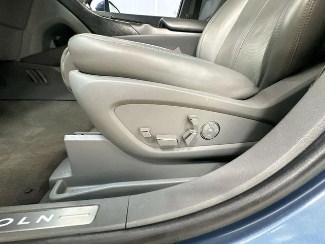 Used 2019 Blue Lincoln Reserve image 15
