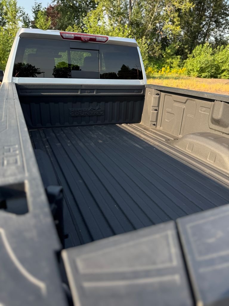 Used 2022 Silver Ice Metallic Chevrolet High Country image 11