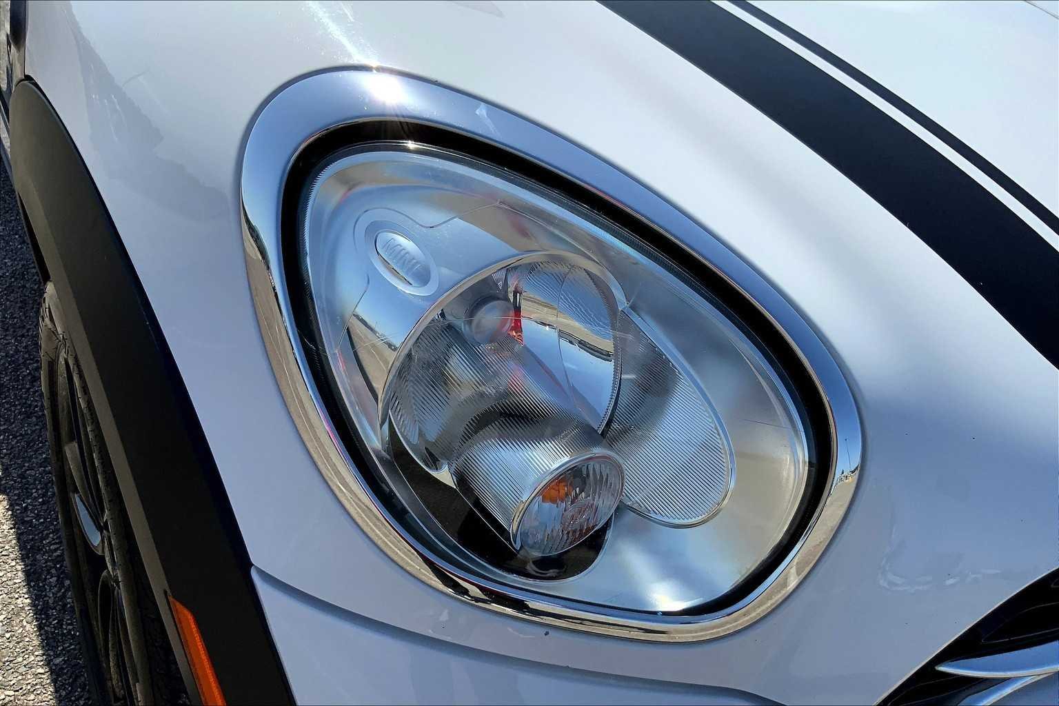 Used 2016 Light White MINI S image 25