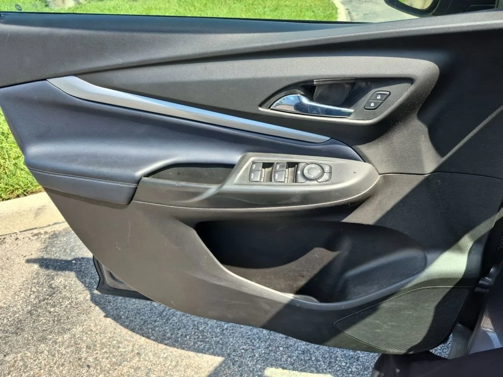 Used 2022 Gray Chevrolet LT image 3